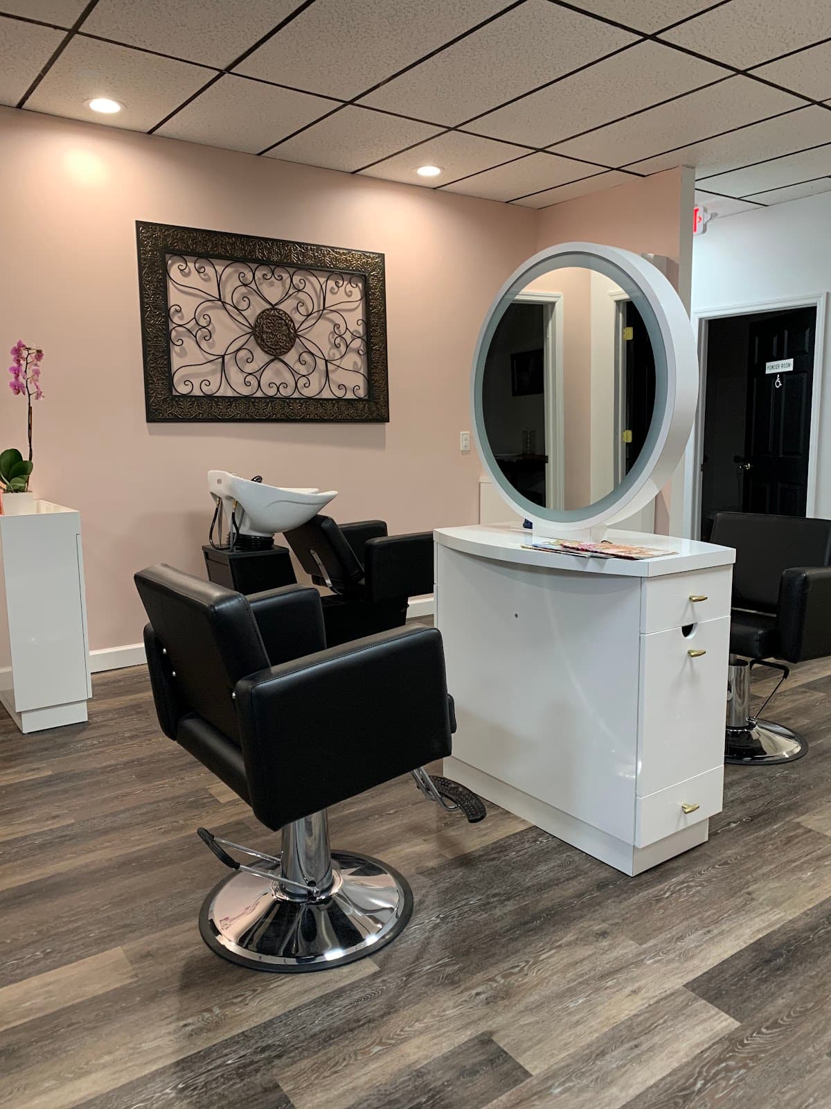 D Lux Beauty Lounge