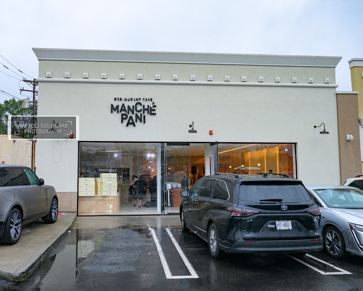 Airmont's kosher dairy spot offers wood-fired pizza with global reach